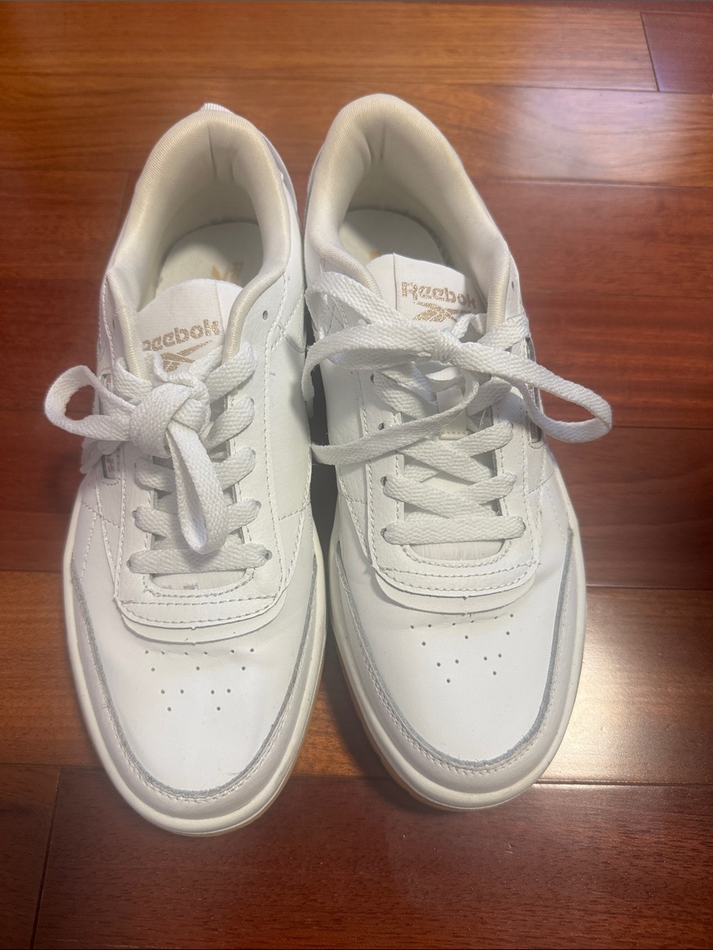 Reebok White Leather Women’s Low-Top Sneakers